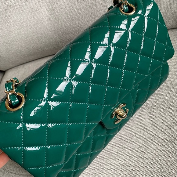SOLD Chanel medium double flap in green patent leather gold hardware - Picture 2 of 12